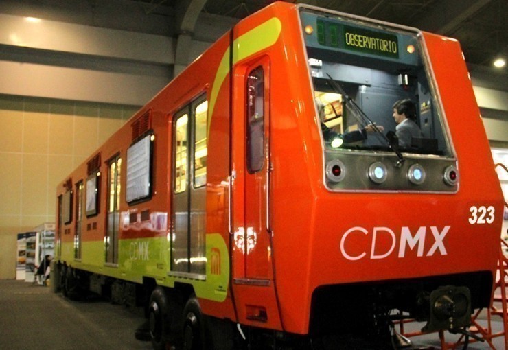 Joven muere al ser embestida por un tren en CDMX (VIDEO)