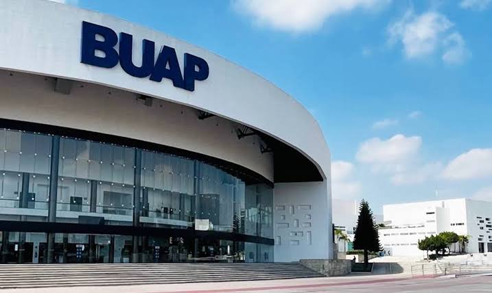 Asaltan con cuchillo a estudiante de la BUAP