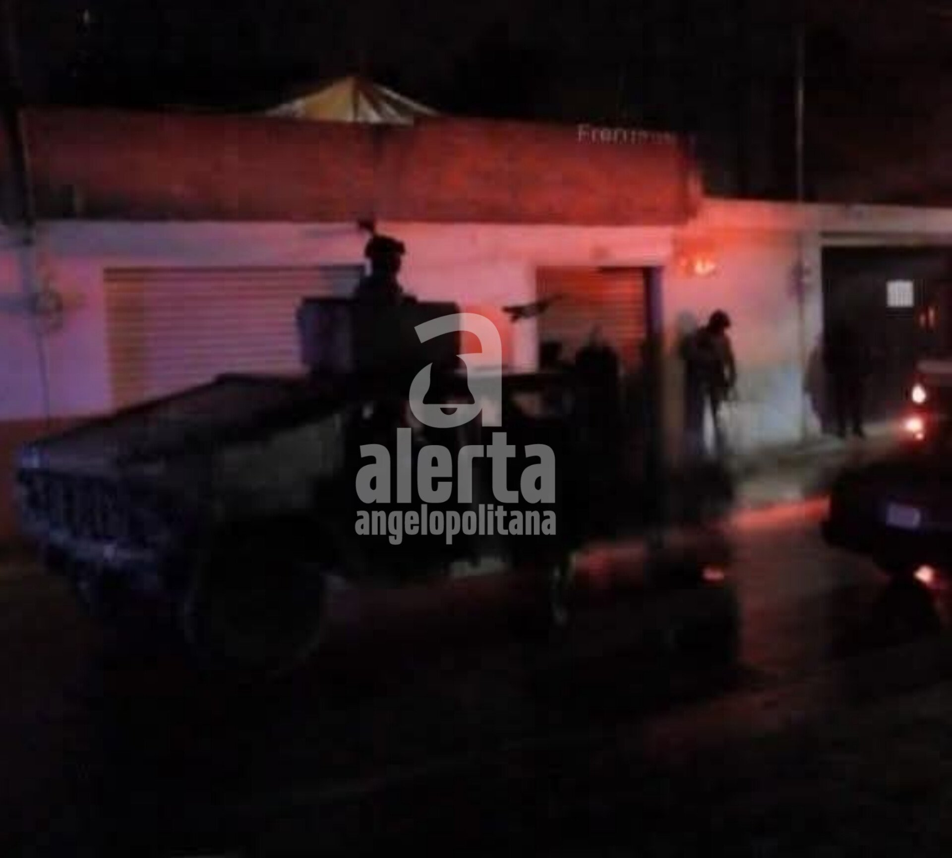 Dejan cabeza de cerdo como advertencia en Texmelucan