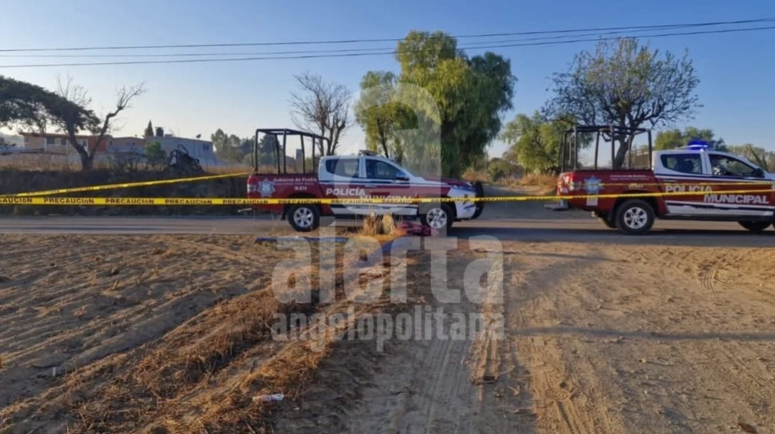 Encuentran cadáver encobijado en carretera estatal Serdán-Veladero