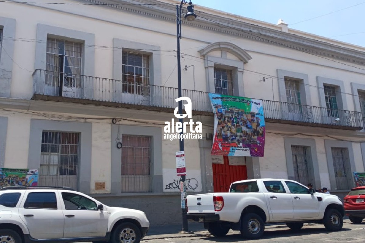 Se llevan equipo tecnológico de la primaria “Himno Nacional” en Puebla