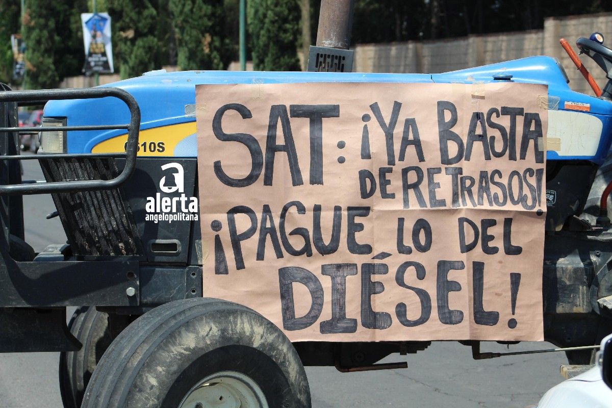 Campesinos bloquean el SAT y la Puebla-Orizaba para exigir devolución del IEPS