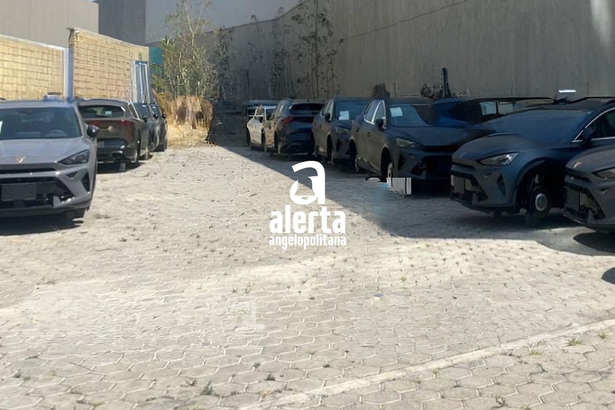 Robo masivo de llantas en agencia automotriz de la Vía Atlixcáyotl