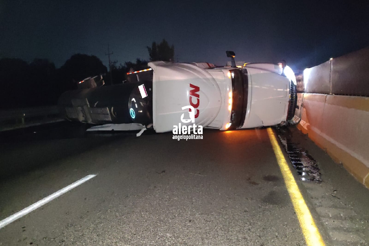 Volcadura de pipa provoca caos en la México-Puebla