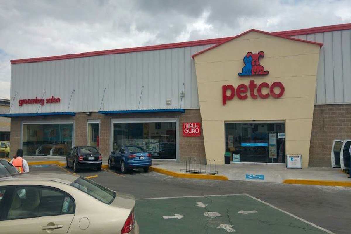 Roban más de 7 mil pesos en asalto a tienda Petco de Circuito Juan Pablo II