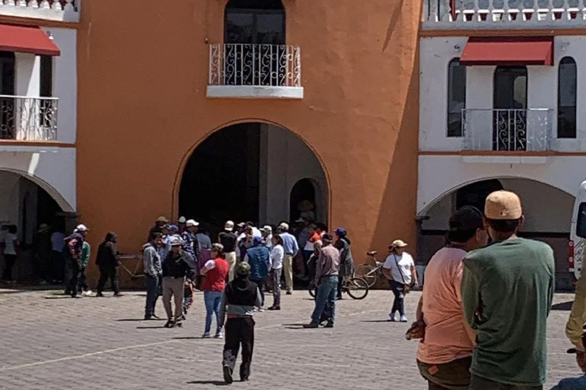 Ciudadanos de Tlachichuca protestan contra el Concejo Municipal