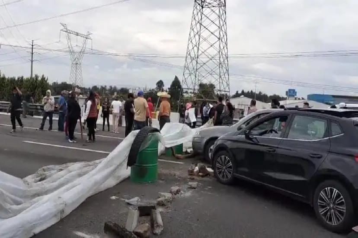 No pasaron 12 horas y otra vez bloquean la México-Puebla