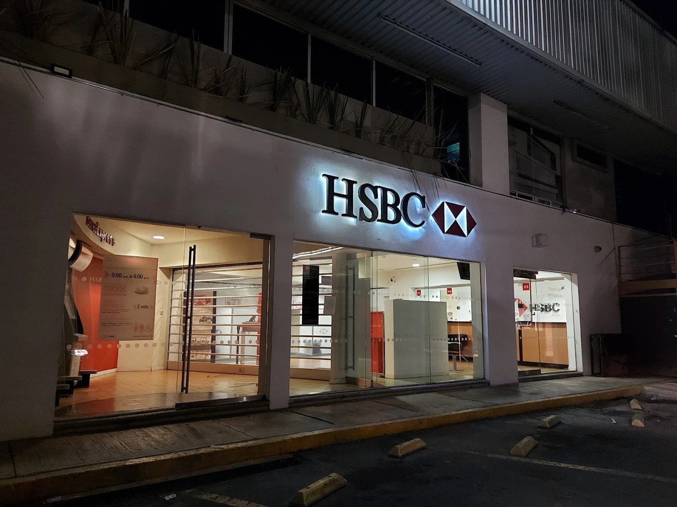 Hombre recibe 5 tiros en HSBC de Zavaleta