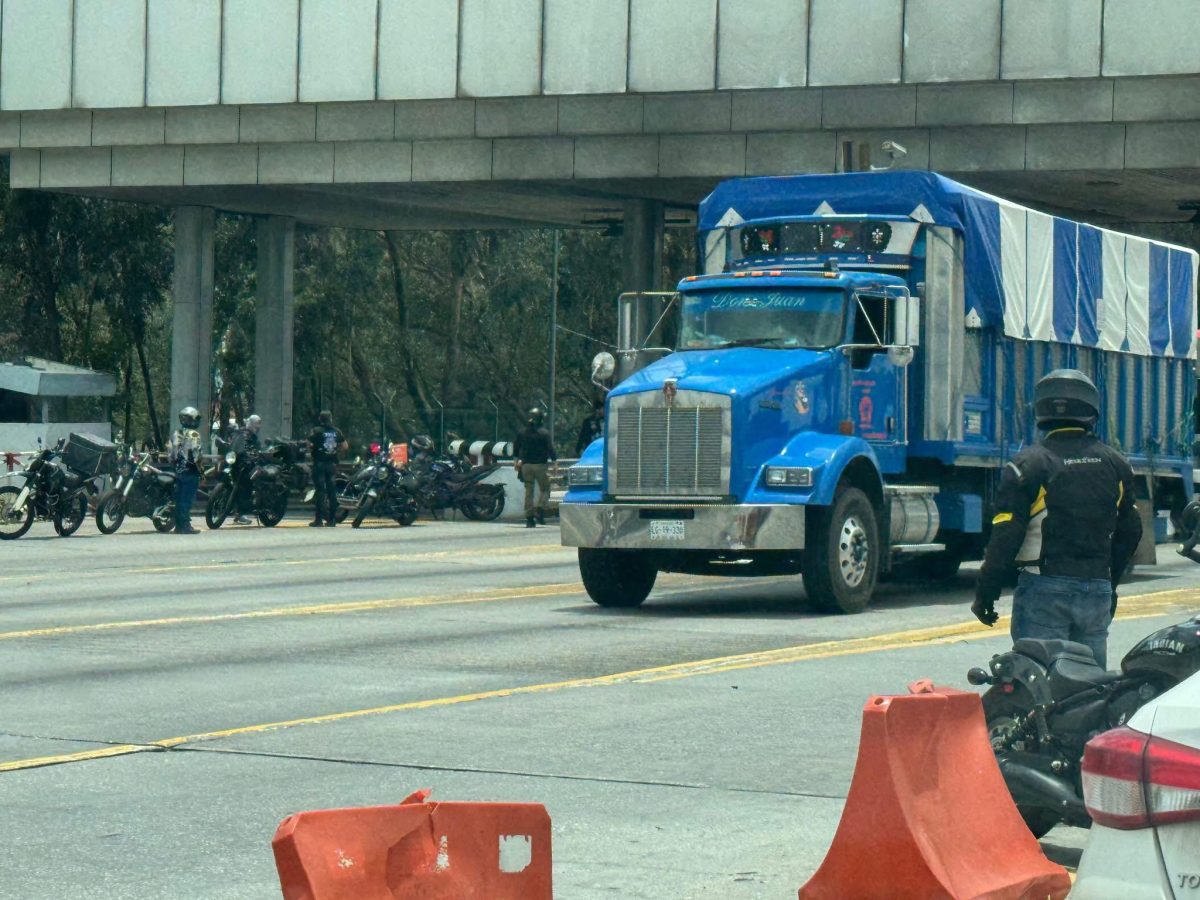 Motociclistas no ceden ante la Ley Chaleco y se manifiestan en la caseta de Amozoc