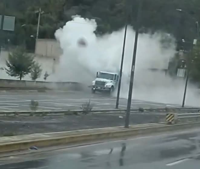 Fuga de Gas LP cierra Periférico Ecológico