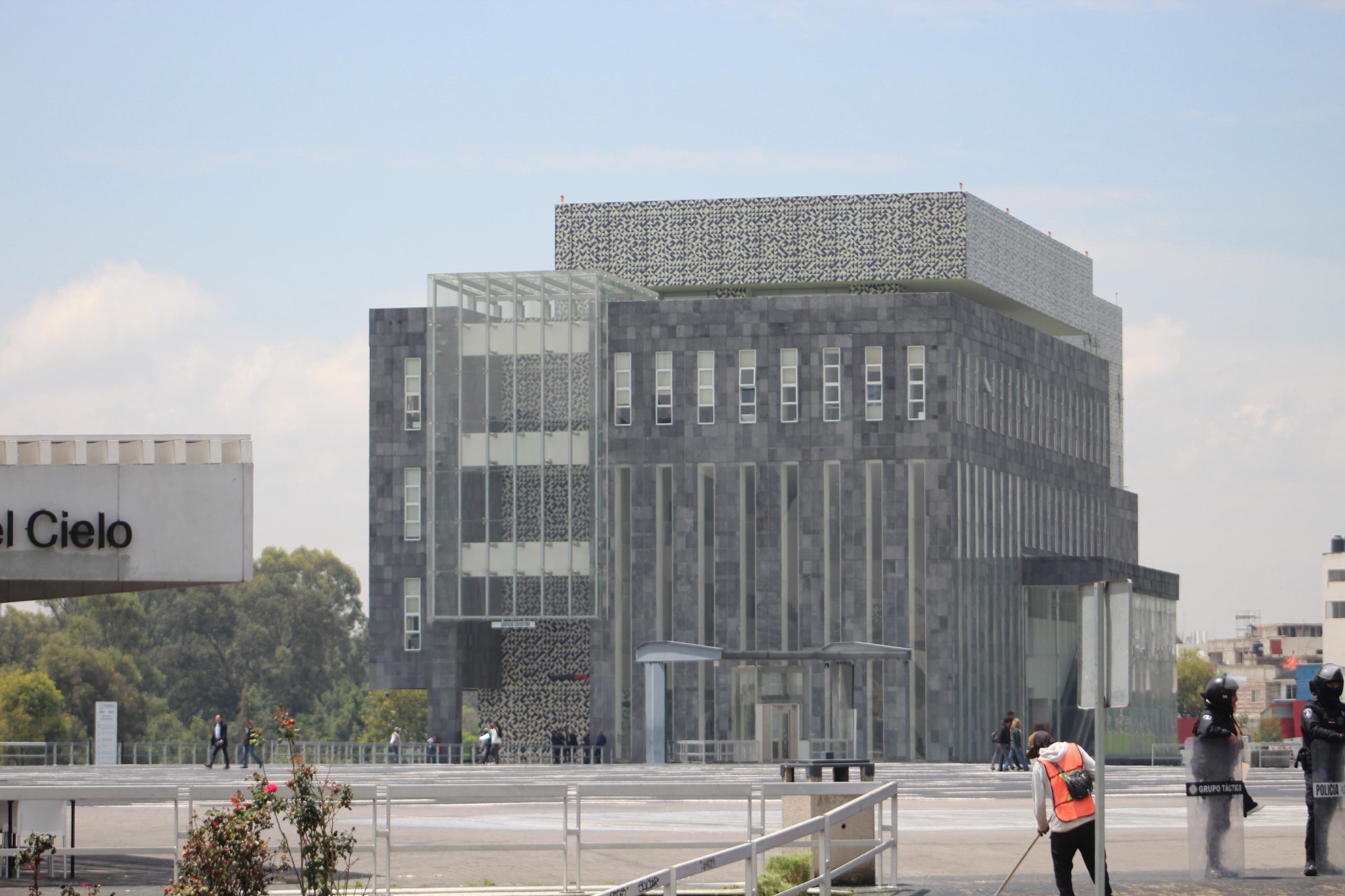 Morena se pronuncia a favor de renegociar deuda del CIS