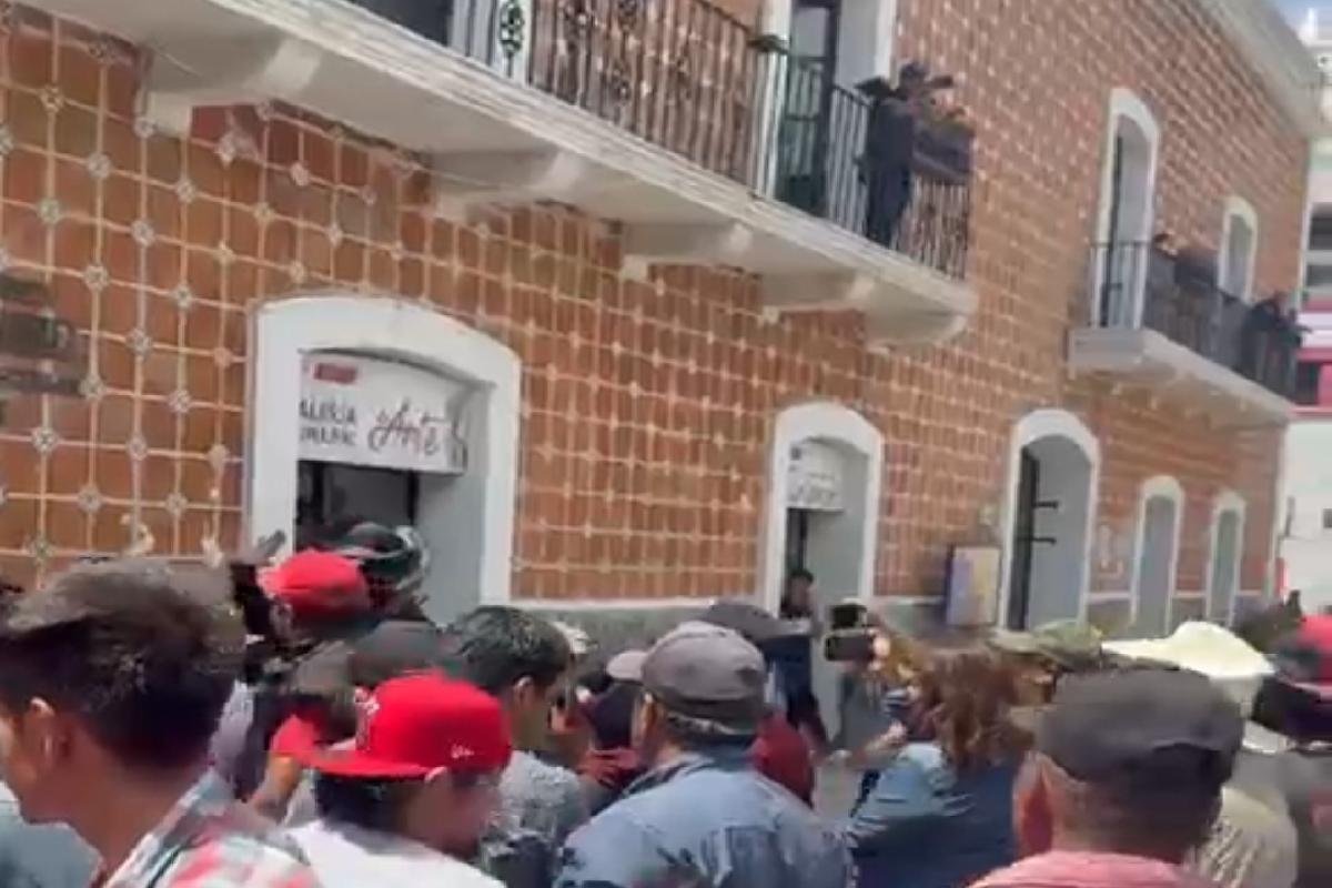 Ambulantes desatan desorden en el centro de Atlixco; buscan reinstalación
