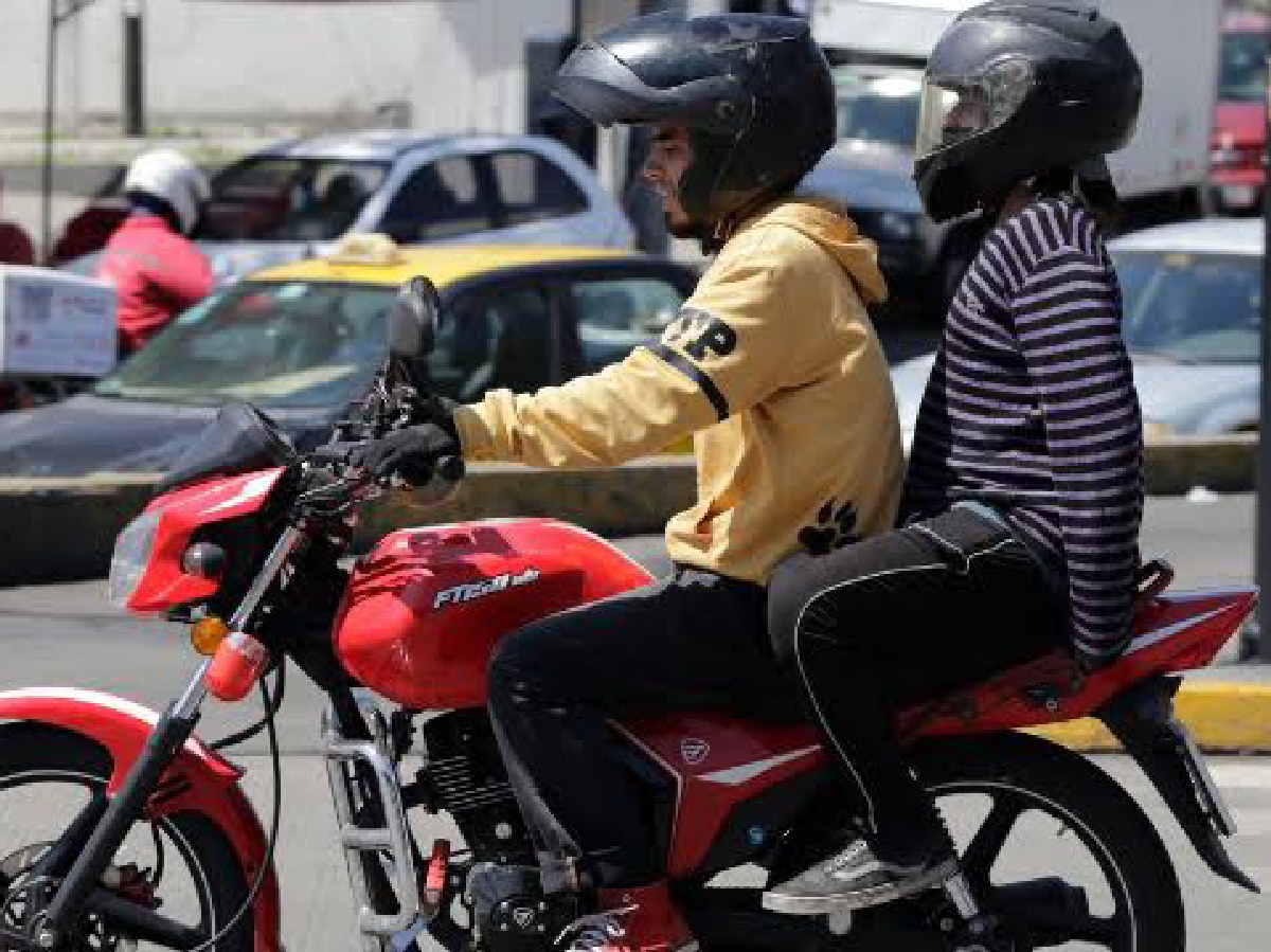 Morena propone retirar licencias de conducir a menores de edad