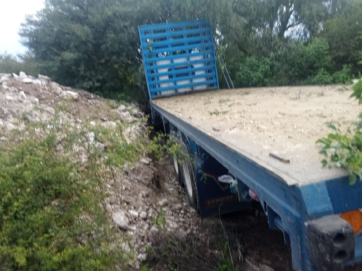 Recuperan tractocamión robado gracias a operativo conjunto en Tecamachalco y Yehualtepec