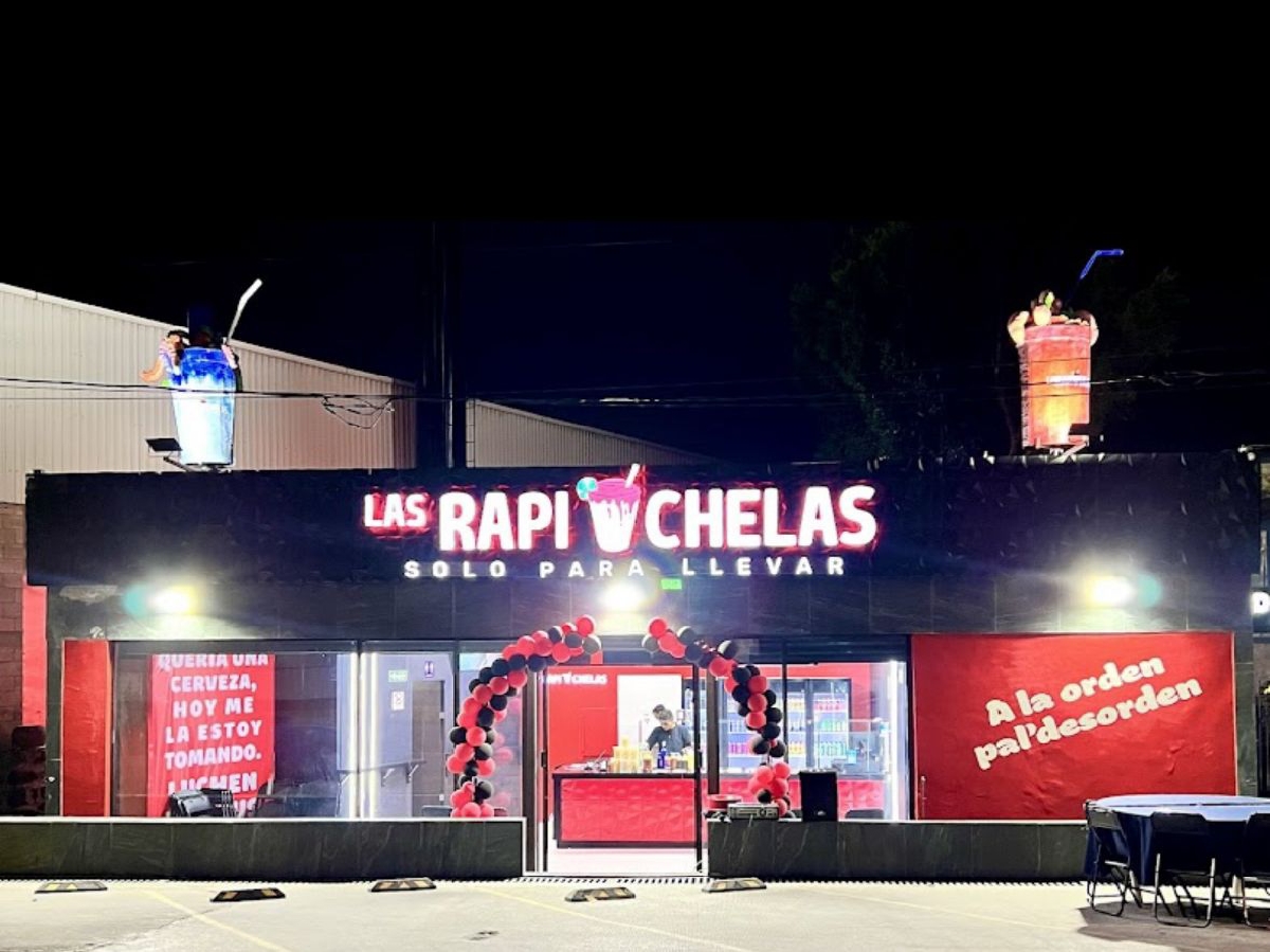 Jóvenes son golpeados por cadeneros de las Rapichelas en Lomas de Angelópolis