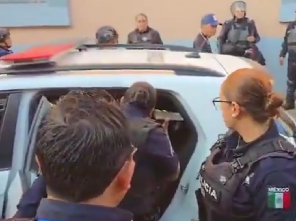 Cae policía auxiliar por exigir “cuota” a comerciantes en Puebla