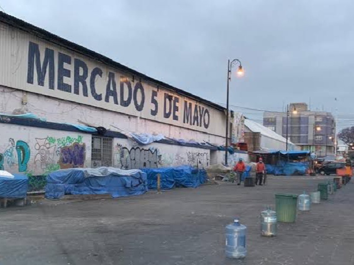 Dejan 2 muertos emplayados en el Mercado 5 de Mayo; van dirigidos a Fuerza 2000