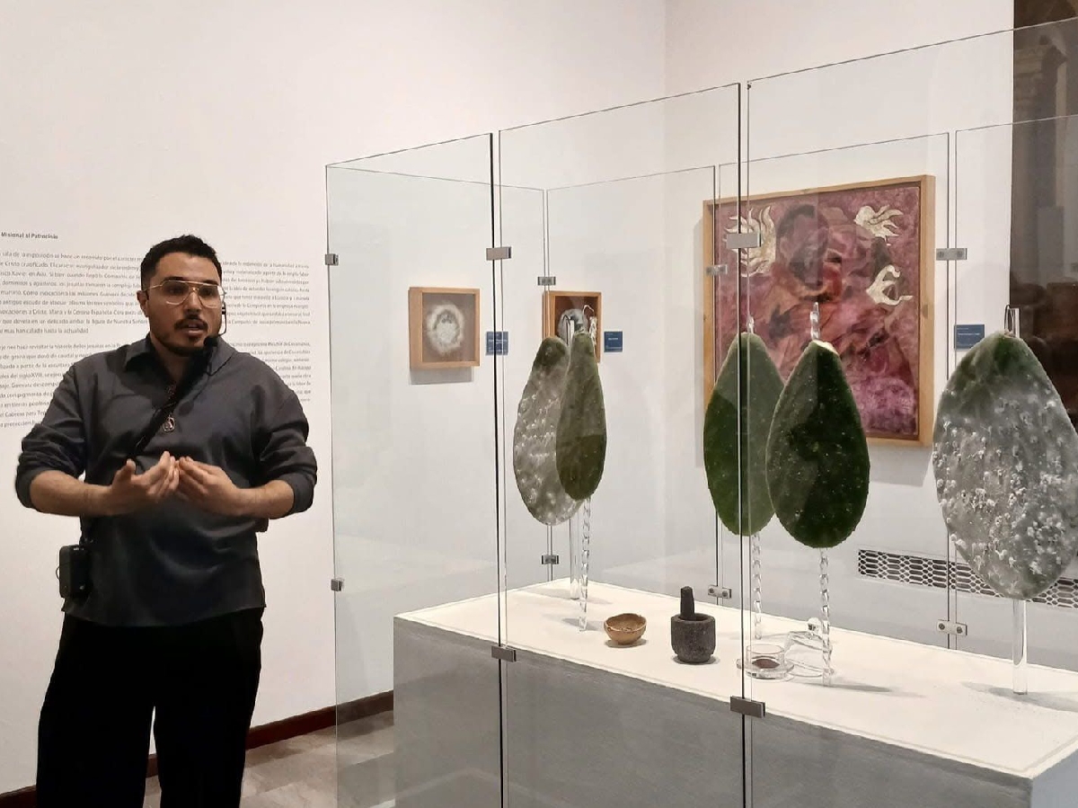 Museos de Puebla bajo polémica por presunto uso de “chips de ropa” en sus piezas