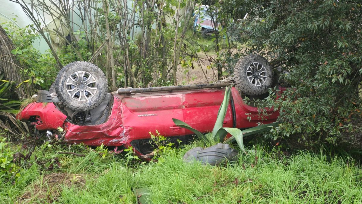 Mujer muere en accidente vial; llevaba a sus hijos a clases