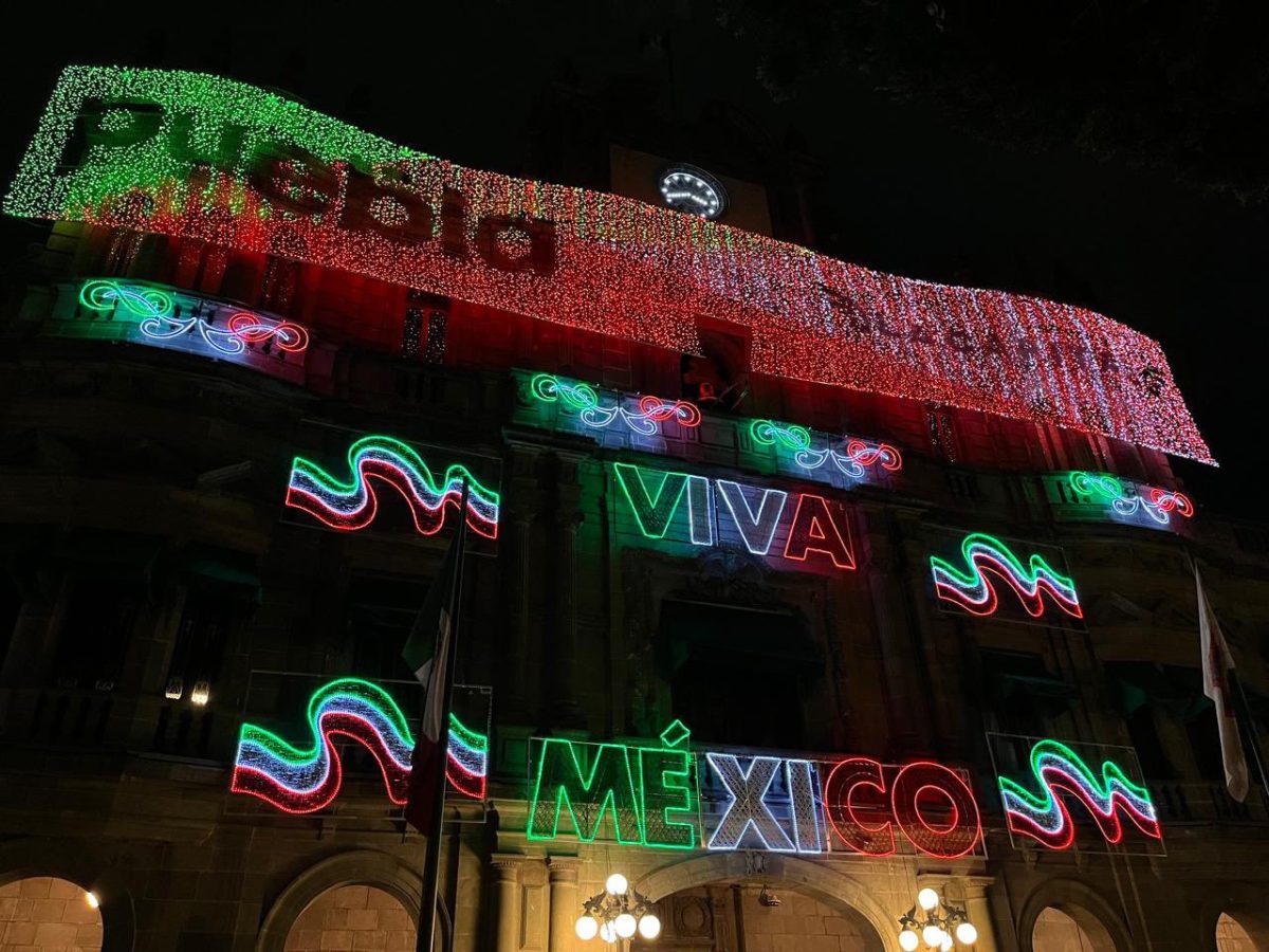 Pepe Chedraui iluminó el primer cuadro de la ciudad por las Fiestas Patrias 2025