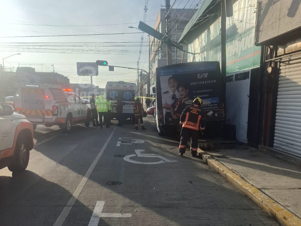 Transporte público pierde frenos y termina dejando cuatro personas lesionadas