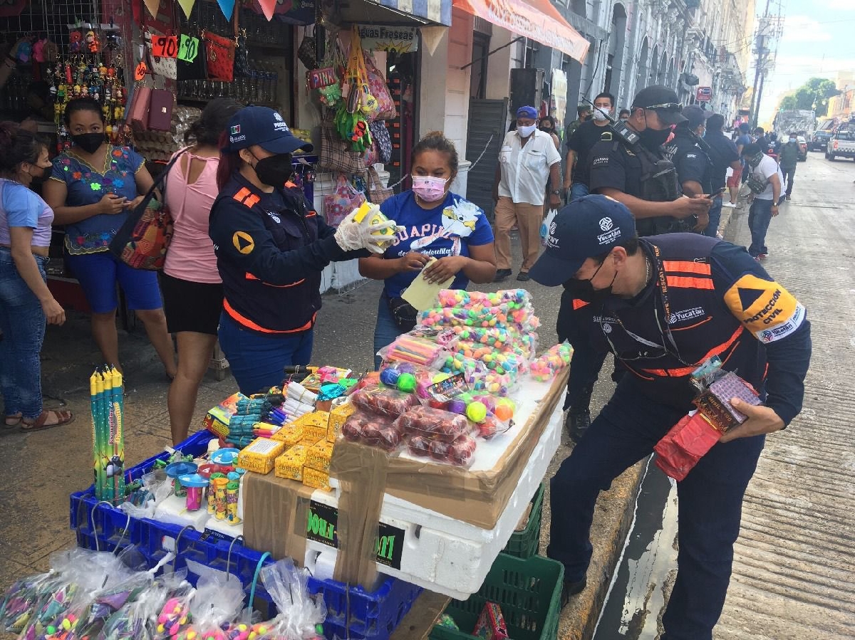 Autoridades de Puebla anuncian operativos en mercados para controlar la venta de pirotecnia