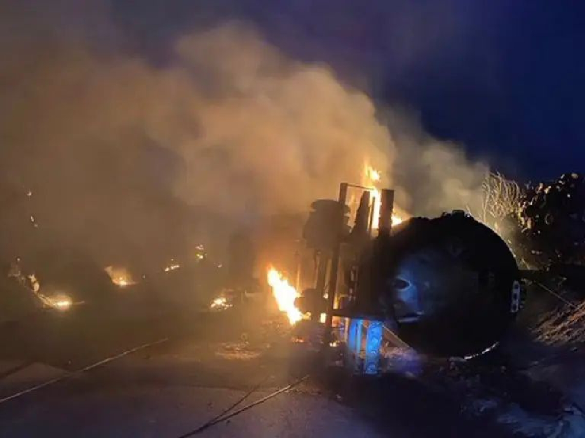 Pipa arde en llamas en carretera de Acatzingo