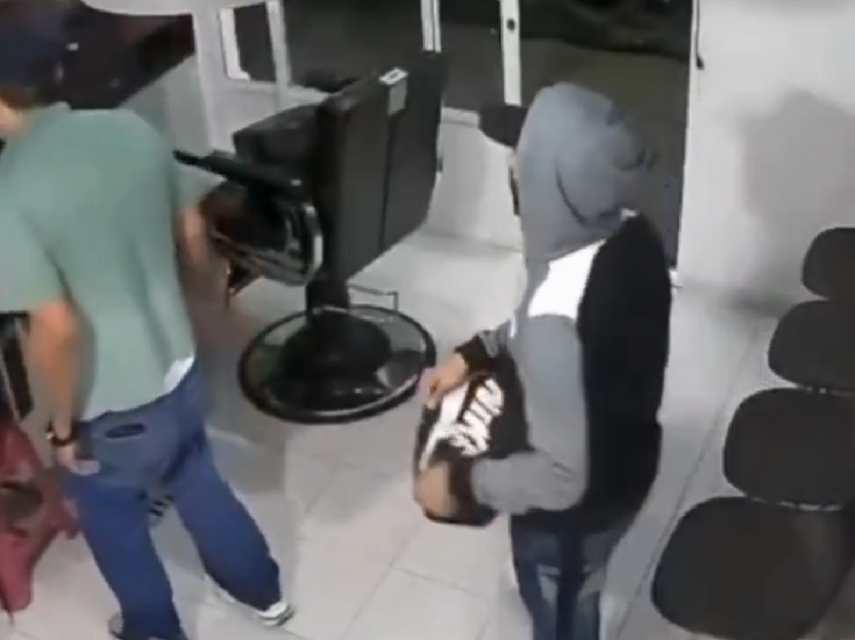 Delincuentes atracan barbería en plena colonia Aquiles Serdán