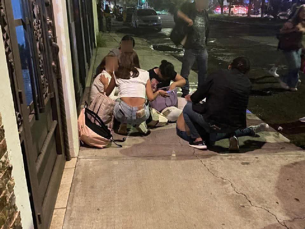 Jóvenes pierden el conocimiento al salir del bar Madonna, cerca de CU