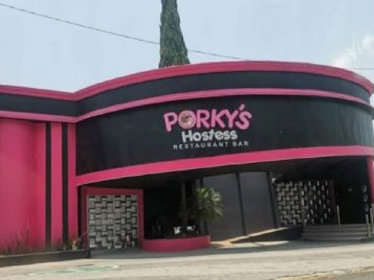 Porkys cambia el ambiente nocturno por el letrero de “Se Vende”