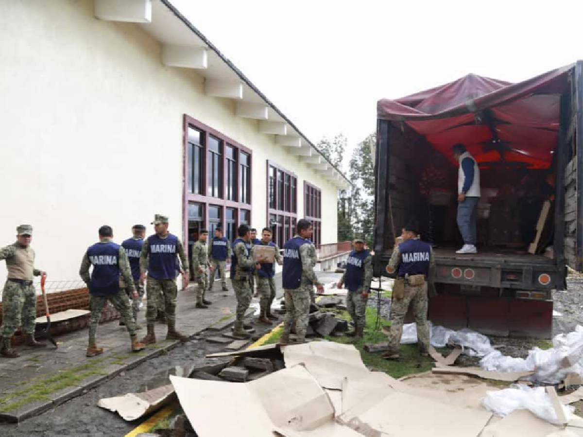 Entrega Gobierno de la Ciudad el apoyo alimentario a damnificados de Huauchinango