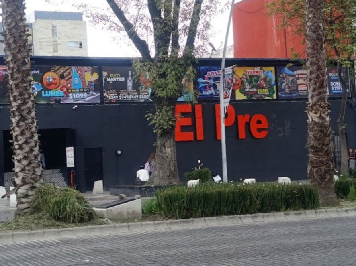 Golpean y roban a joven en El Pre de Avenida Juárez