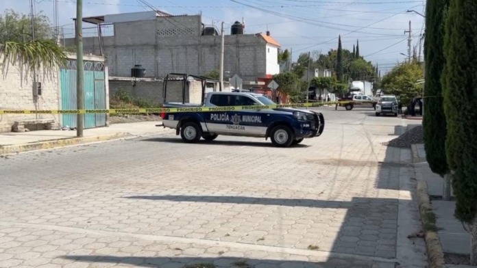 Hombre fallece en Tehuacán; le cayó encima su auto