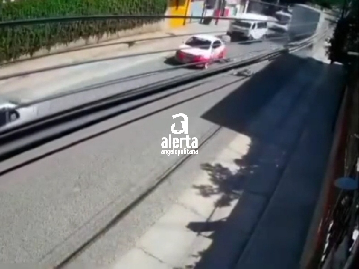 Joven motociclista muere al impactarse contra camión Tehuacán