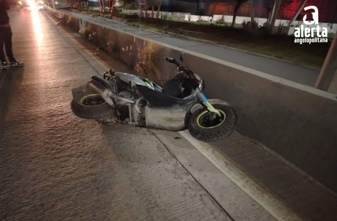 Motociclista fallece en el Periférico Ecológico; chocó con un poste