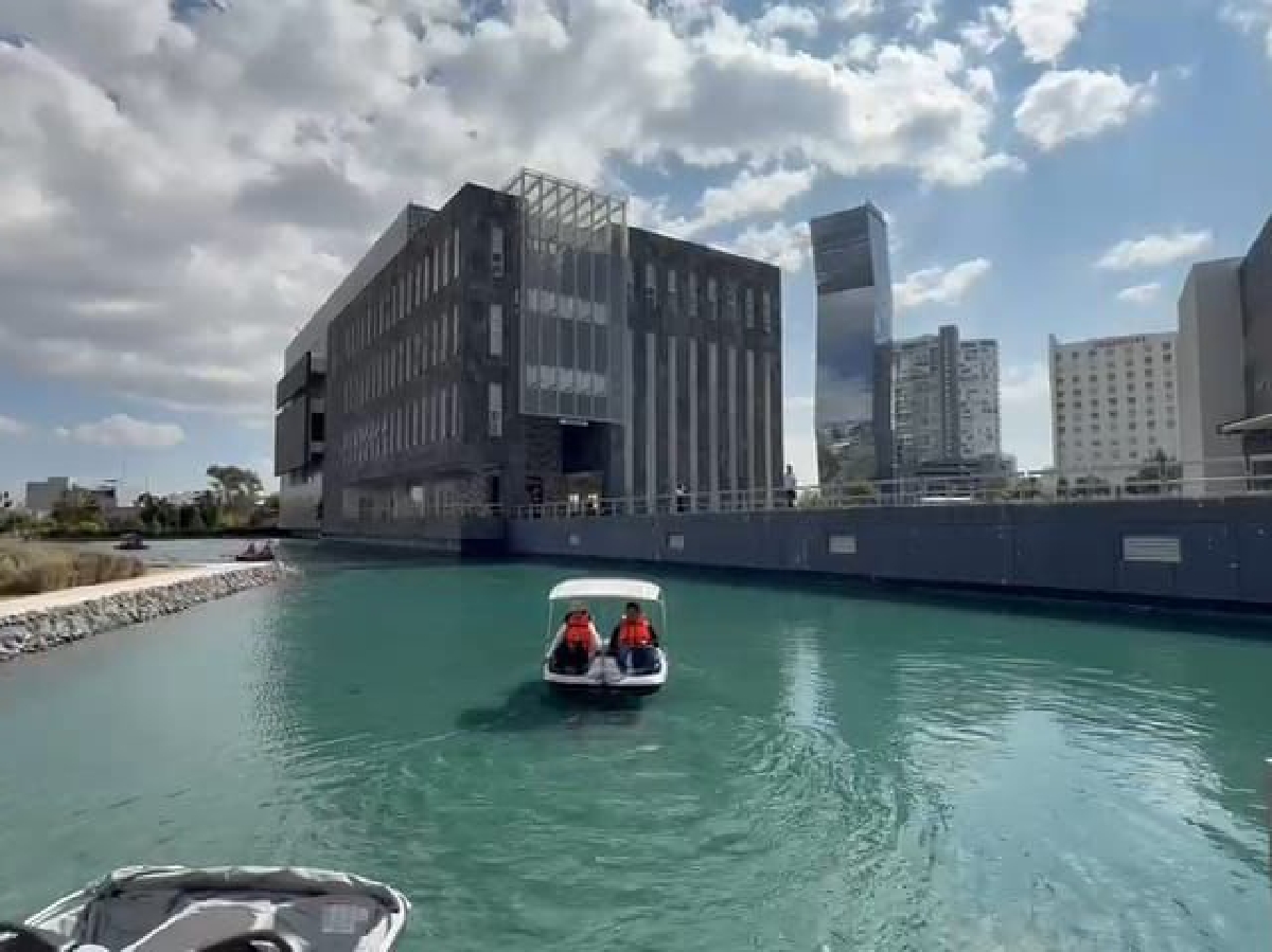 Lago del CIS en Puebla estrena paseos en lancha; promueve convivencia familiar