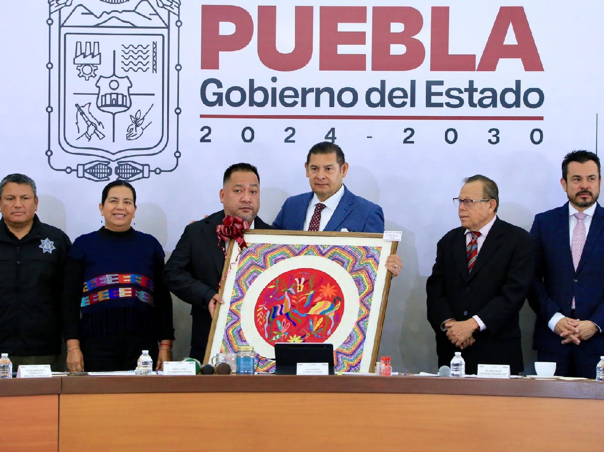 Gobierno estatal fortalece tradiciones de Día de Muertos en comunidad migrante