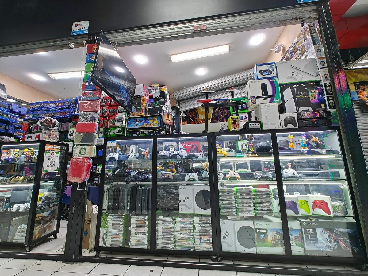 Realizan clausura de cuatro comercios en la Plaza de la Tecnología