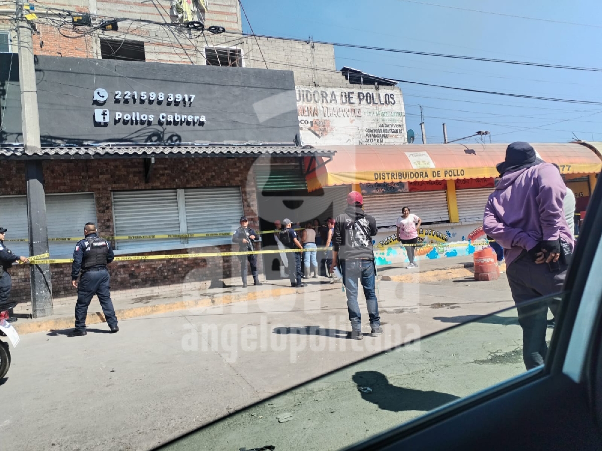 Pollero es ejecutado en la Central de Abasto en Puebla