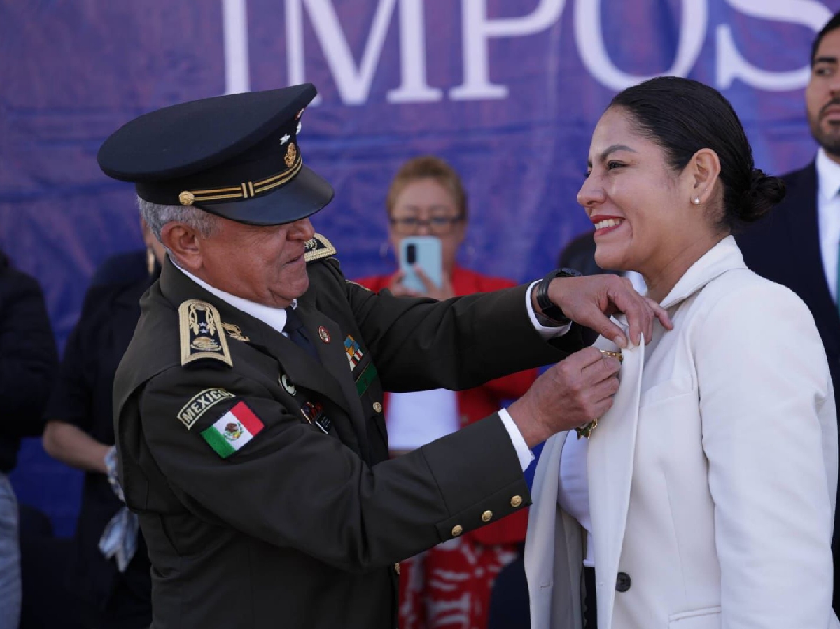 Recibe Lupita Cuautle la Venera “Gran Defensora de la Patria” en ceremonia de ascenso de la Academia Militarizada Ignacio Zaragoza