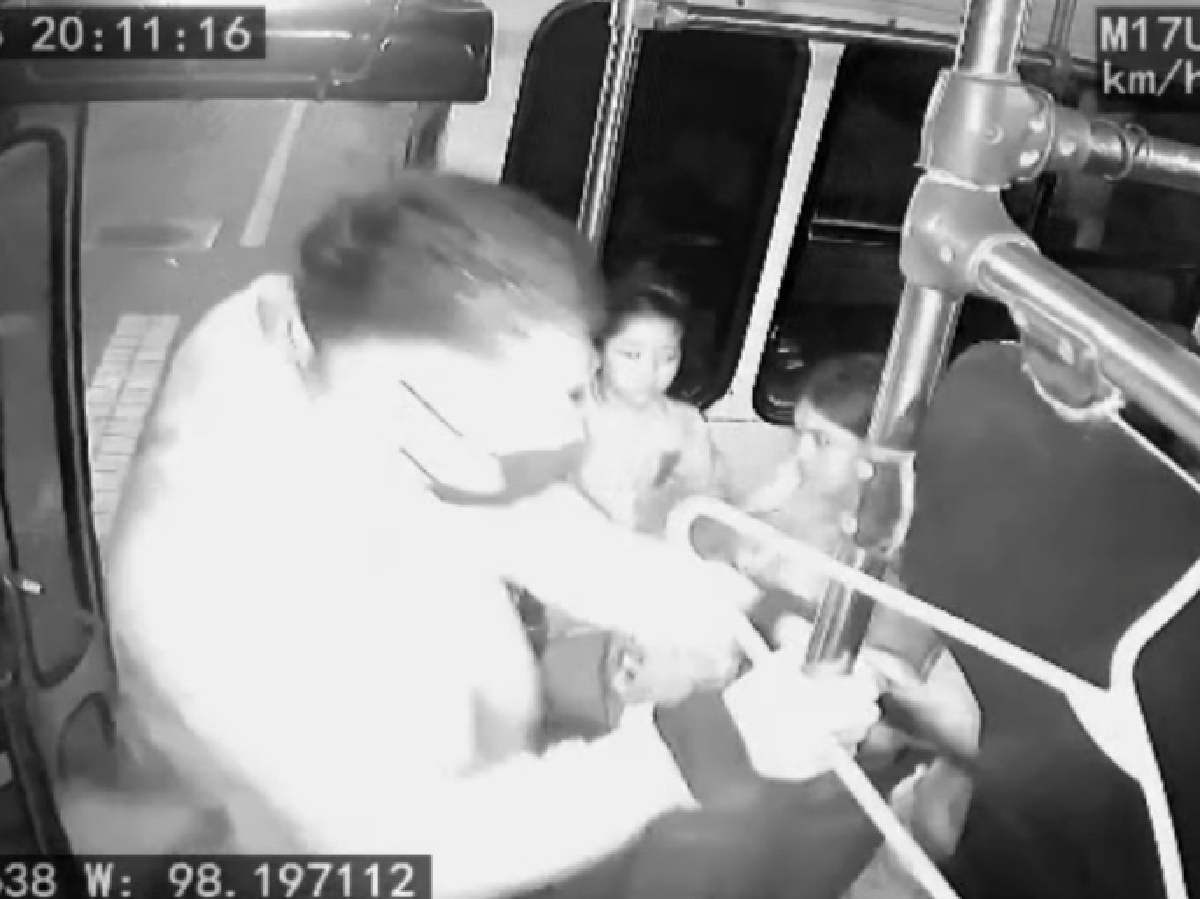 En menos de un minuto atracan a pasajeros de la Ruta 17