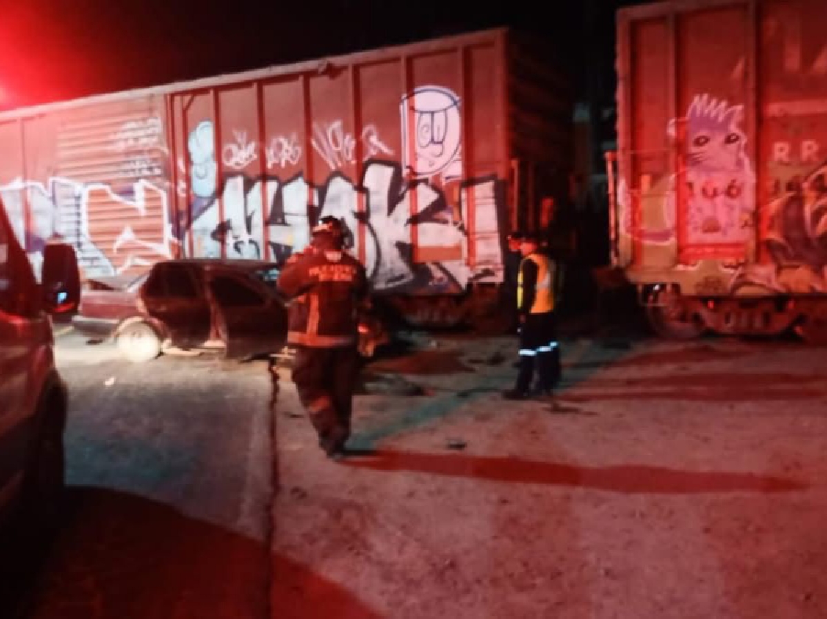 Sobreviven pasajeros de Tsuru arrollado por tren en Amozoc