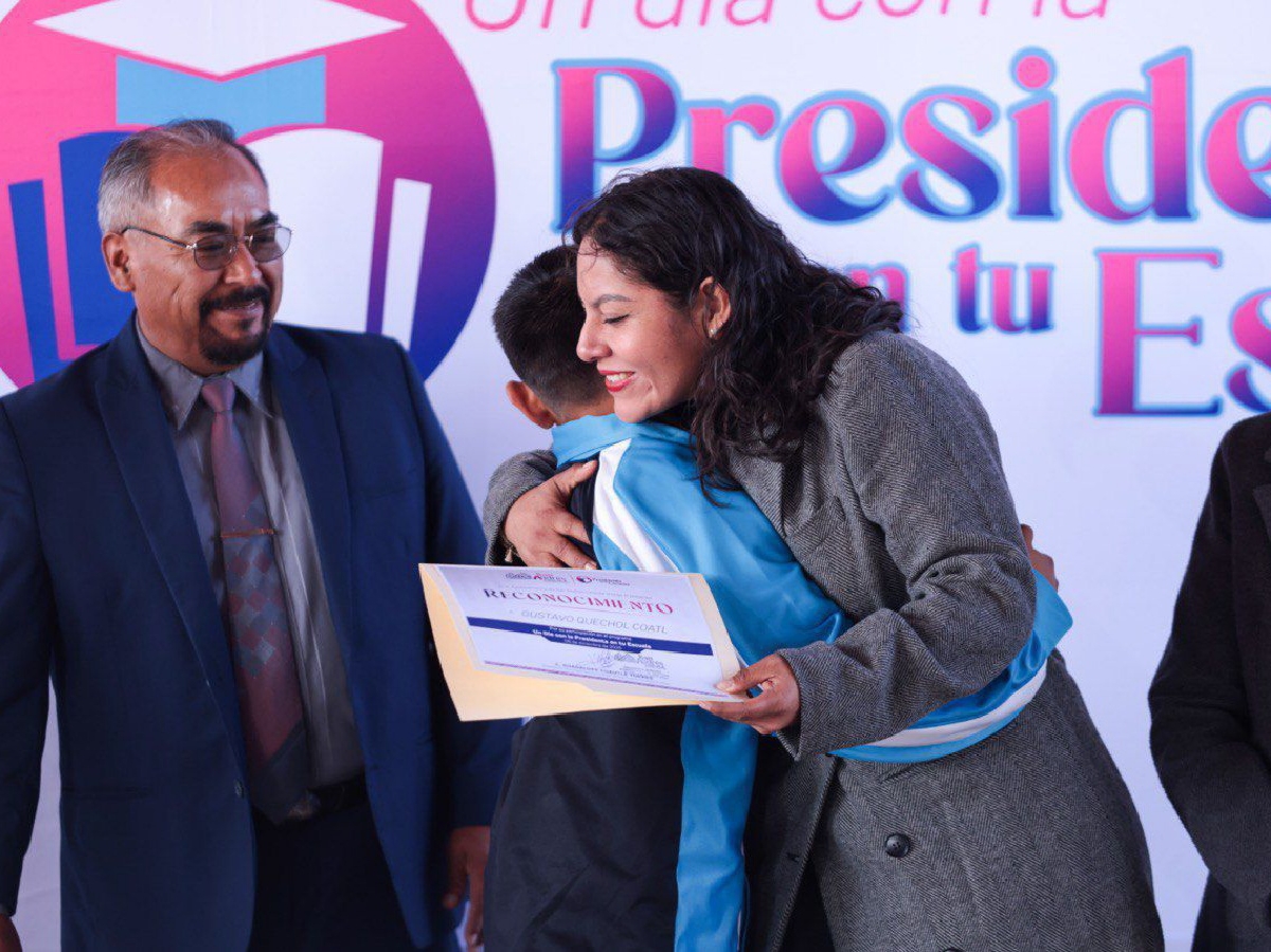 Impulsa Lupita Cuautle a estudiantes sobresalientes en la décima edición del programa escolar