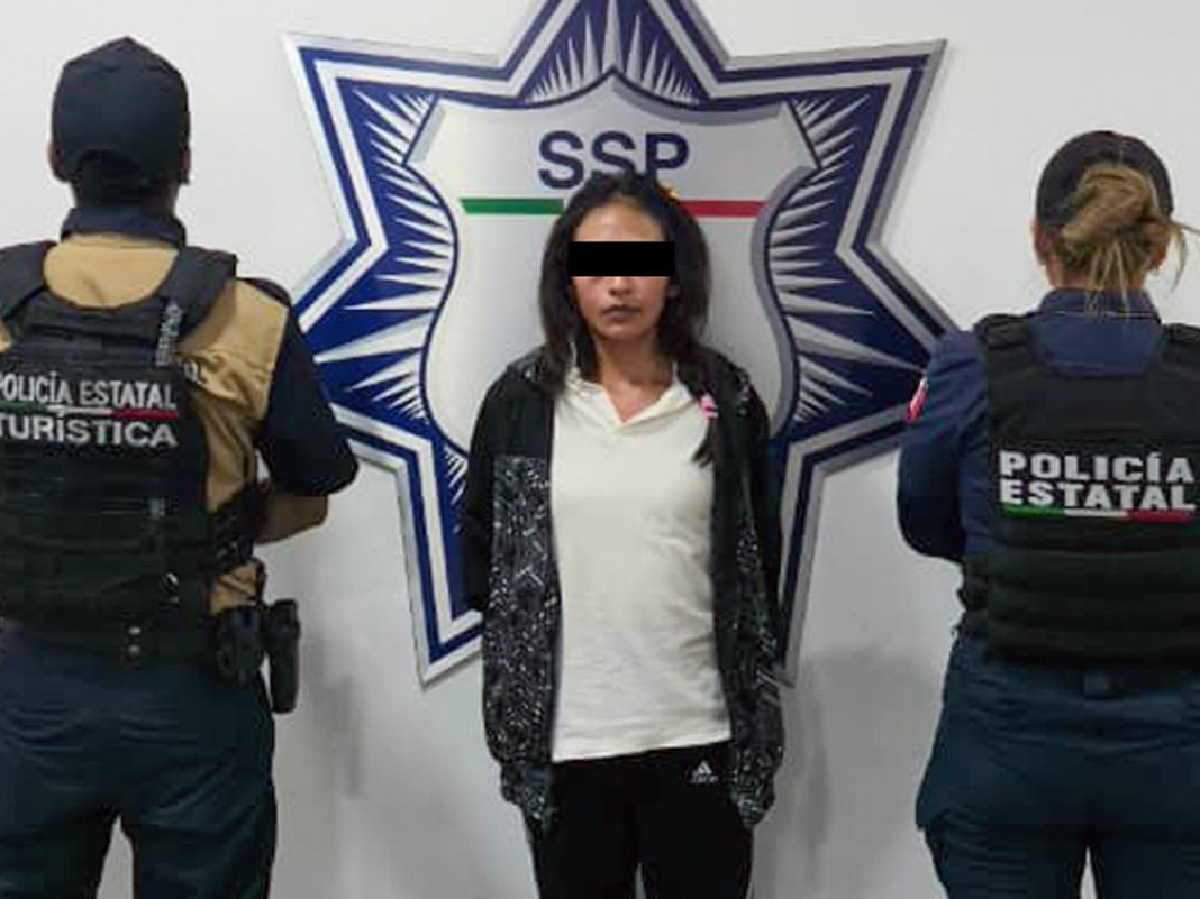 Mujer cae por robo de relojes inteligentes