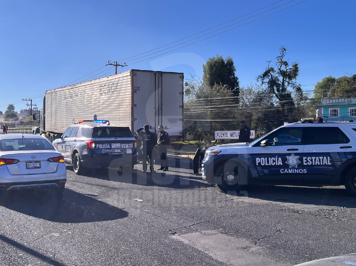 Choque contra tráiler deja motociclista sin vida en Zacatepec