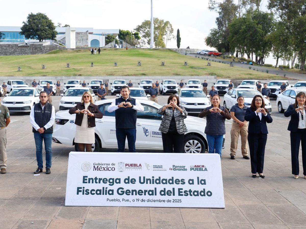 En reconocimiento a su labor, Gobierno de Puebla fortalece con unidades a la Fiscalía