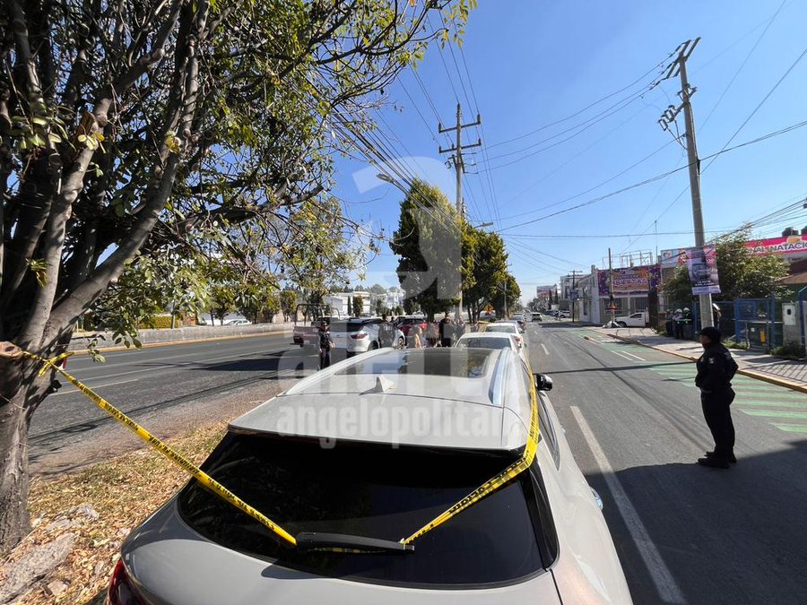 Infarto sorprende a mujer mientras manejaba en Cholula