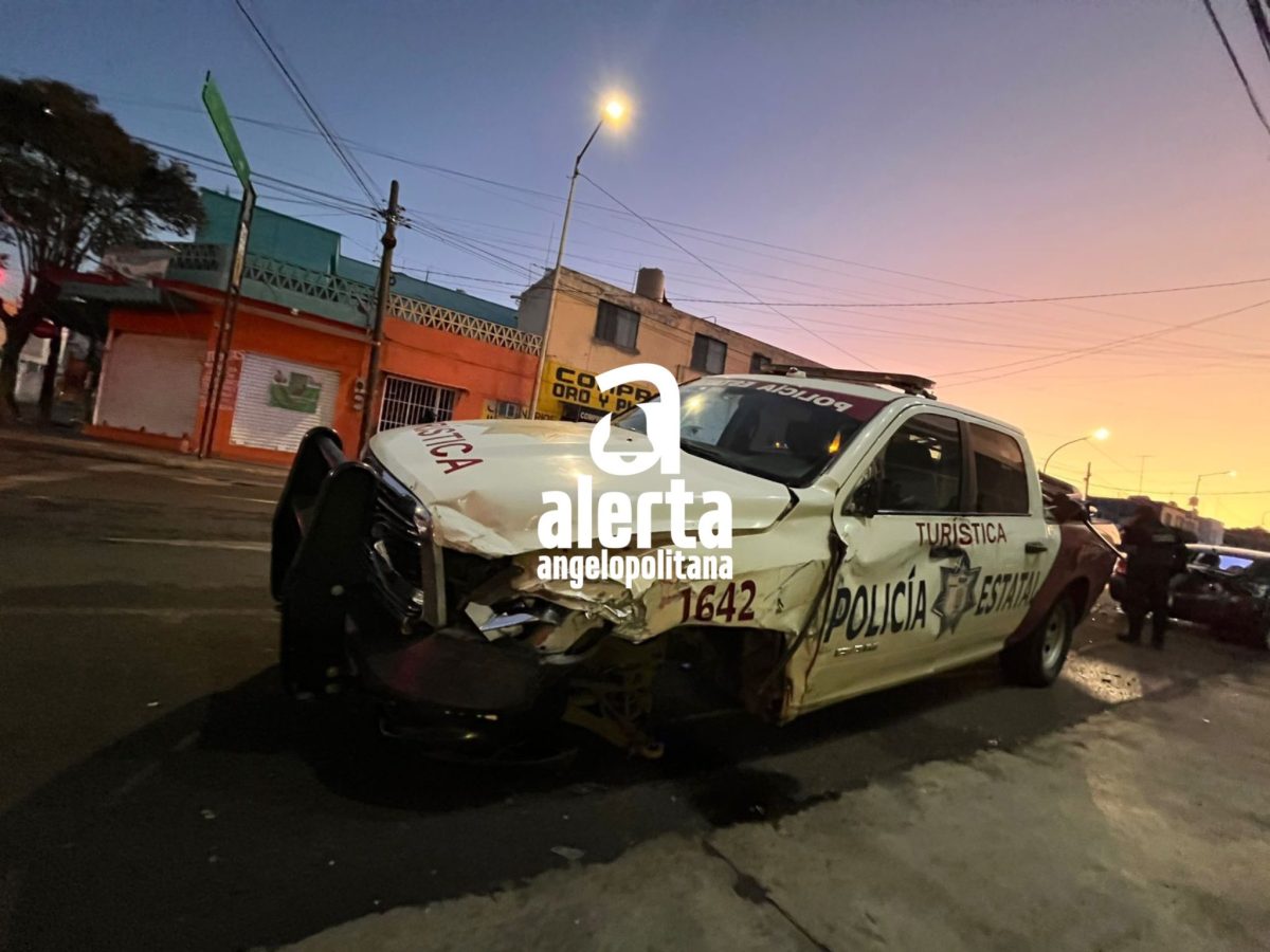 Patrulla Estatal se estrella con un coche particular
