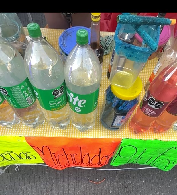 Tianguis de juguetes en La Margarita se convierte en bar 