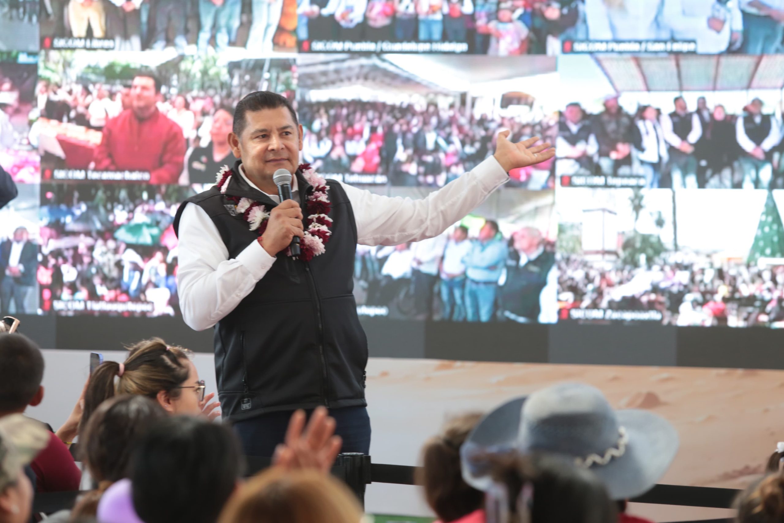 Con alegría y sensibilidad, Gobierno de Puebla entrega miles de juguetes en 27 microrregiones 